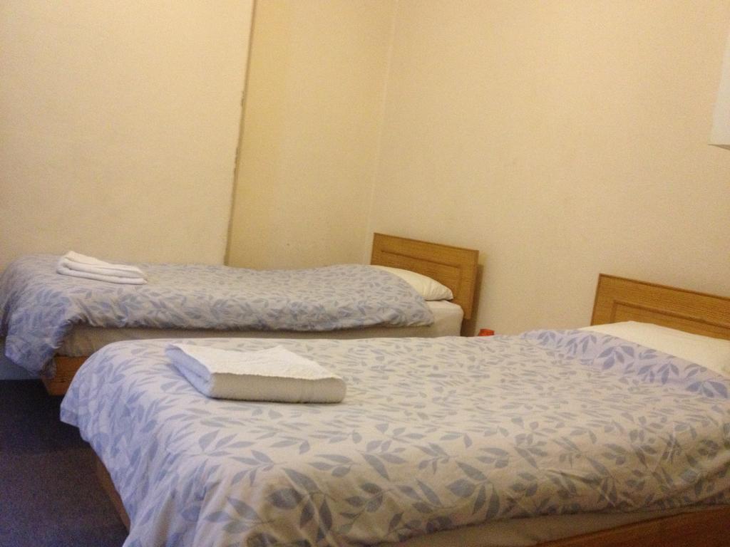 The Crystal Lodge Hotel Кройдон Екстериор снимка