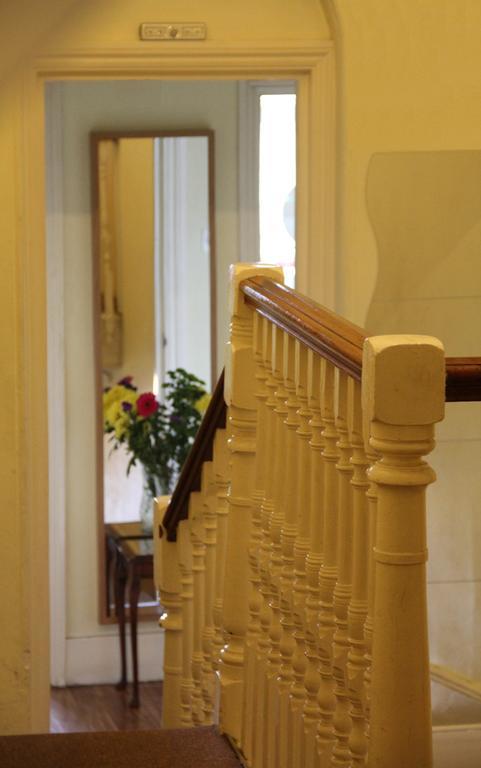 The Crystal Lodge Hotel Кройдон Екстериор снимка
