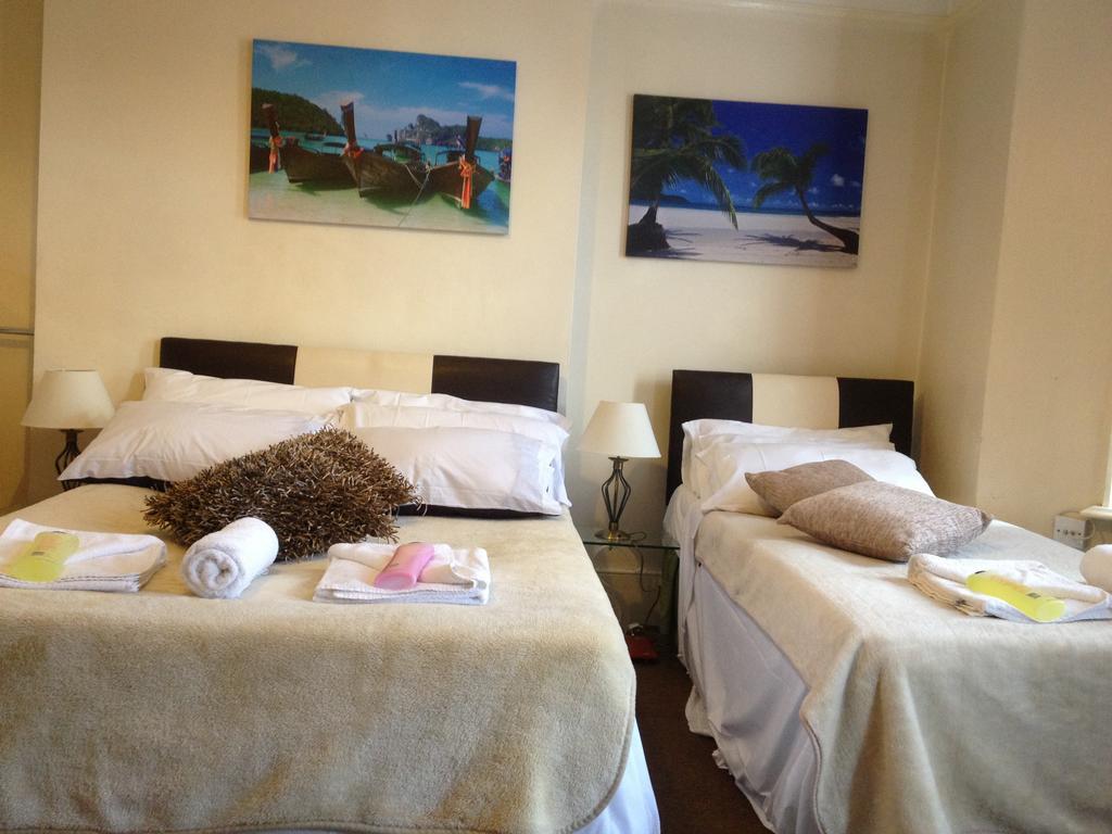 The Crystal Lodge Hotel Кройдон Екстериор снимка