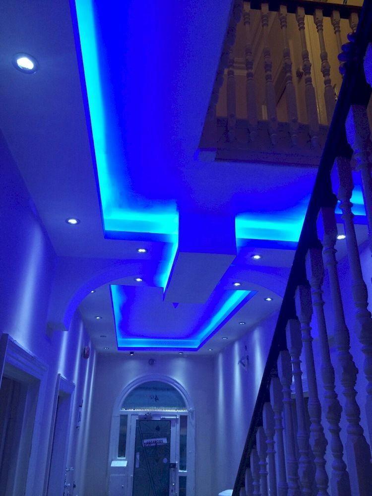 The Crystal Lodge Hotel Кройдон Екстериор снимка