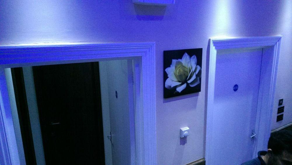 The Crystal Lodge Hotel Кройдон Екстериор снимка
