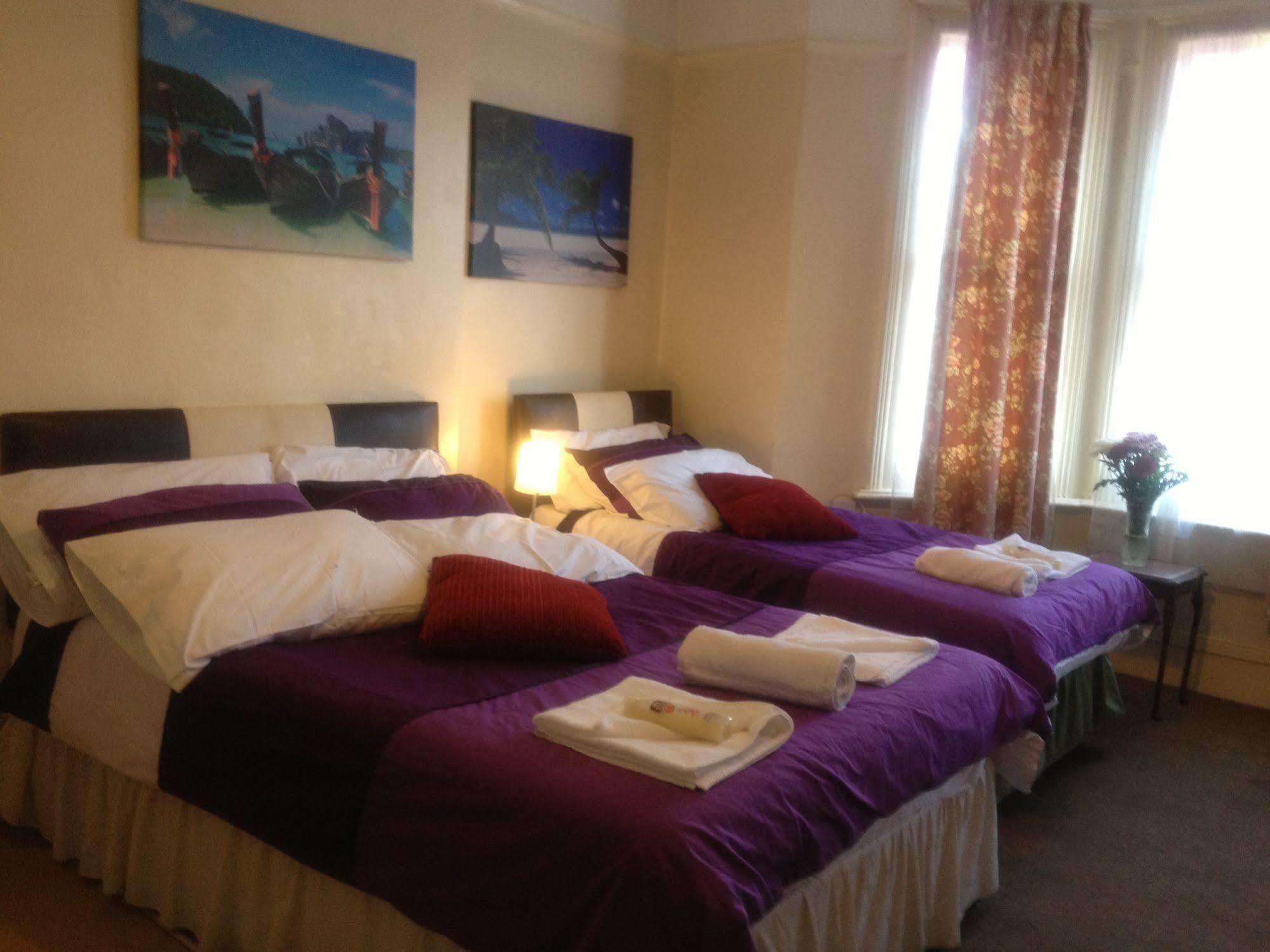 The Crystal Lodge Hotel Кройдон Екстериор снимка